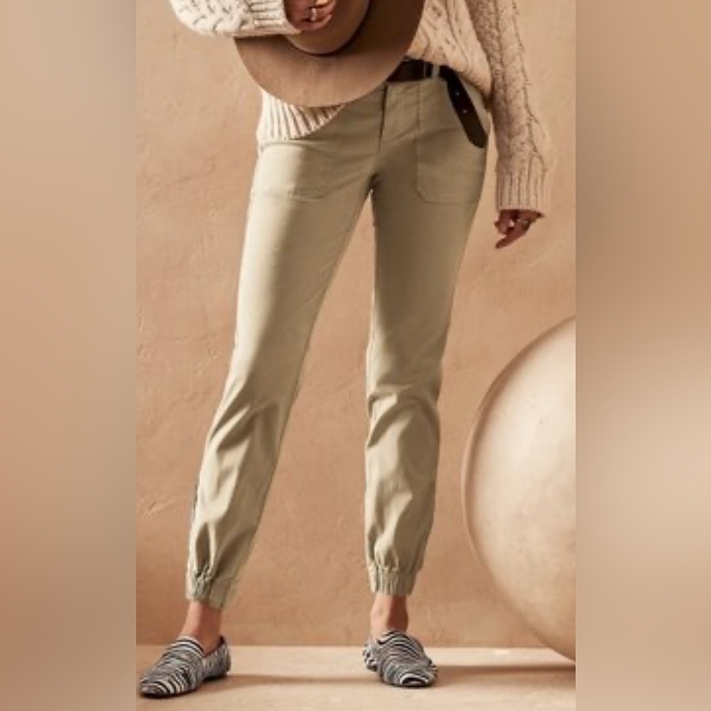 Banana Republic Slim Utility Pant in Khaki